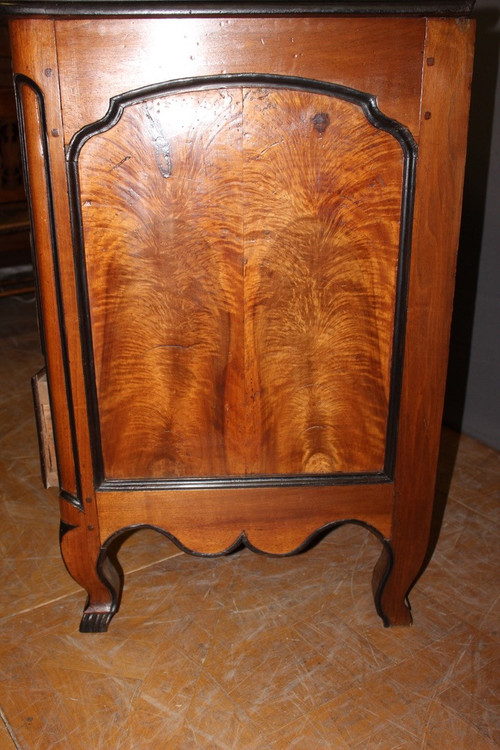 Commode galbée Grenobloise Louis XV en noyer XVIII