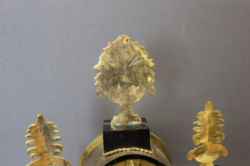 Restoration portico clock in marble and gilt bronze XIX