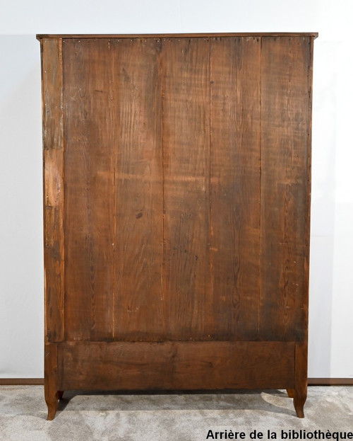 Schmaler Bücherschrank aus Nussbaum und Thuja, Geschmack Louis XV - Ende XIX.