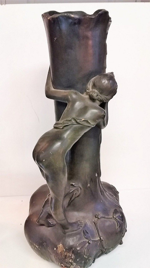 Grand Vase Terre Cuite Art Nouveau allégorie à la source et signé Aristide De Ranieri numéroté à l’arrière 227 