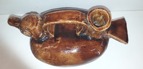 Krug oder Kanne in Form einer Ente aus Maron-Schlicker China Mitte des 20.