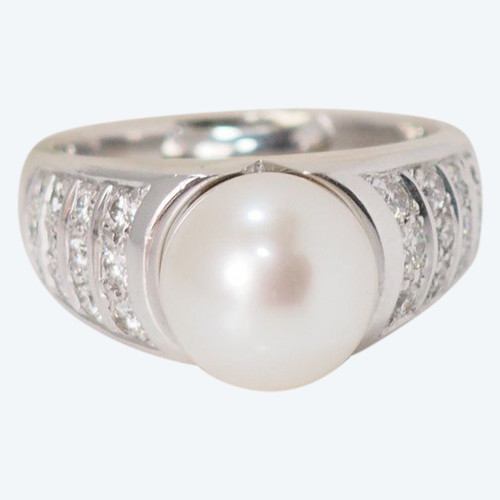 Anello in oro bianco con perle coltivate e diamanti