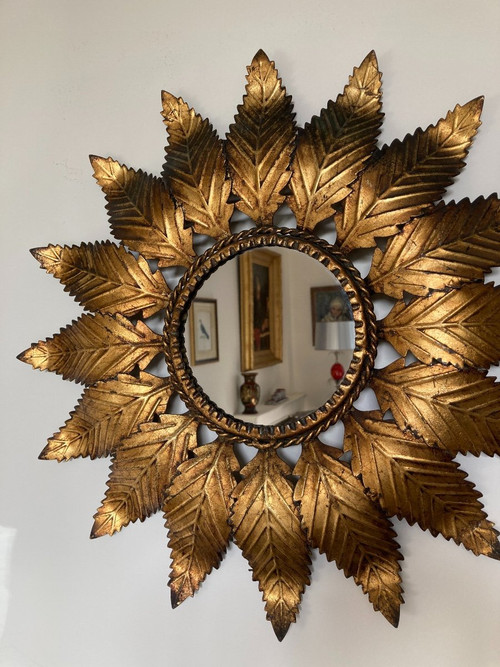 Miroir Soleil en fer doré, dans le Goût de Chaty Vallauris, Années 1960
