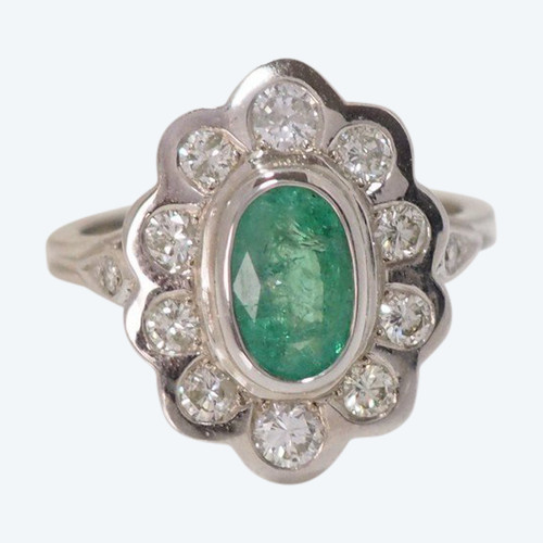Entourage-Ring aus Weißgold, Smaragd und Diamanten