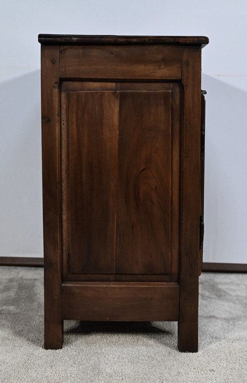 Rare Petit Meuble en Noyer massif, style Louis XIII – Milieu XVIIIe
