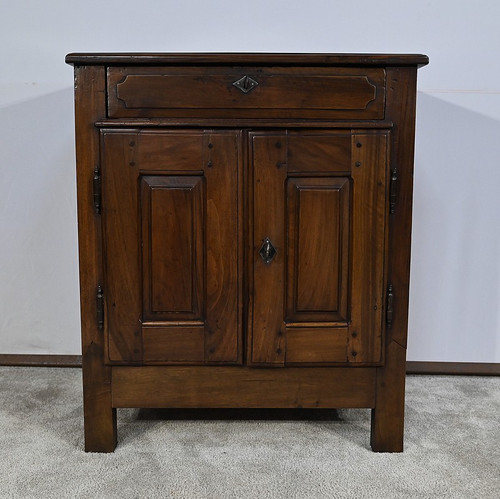Rare Petit Meuble en Noyer massif, style Louis XIII – Milieu XVIIIe