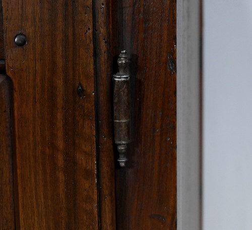 Rare Petit Meuble en Noyer massif, style Louis XIII – Milieu XVIIIe