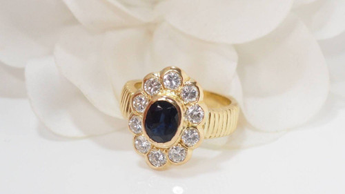 Bague Entourage En Or Jaune, Saphir Ovale Et Diamants