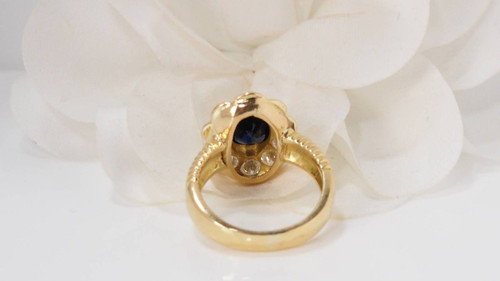 Bague Entourage En Or Jaune, Saphir Ovale Et Diamants
