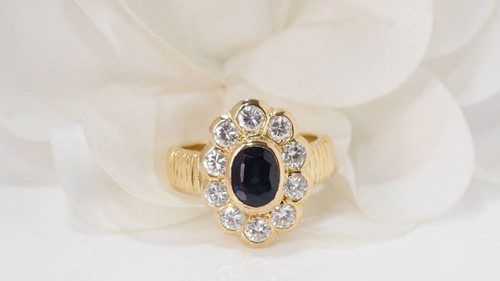 Bague Entourage En Or Jaune, Saphir Ovale Et Diamants