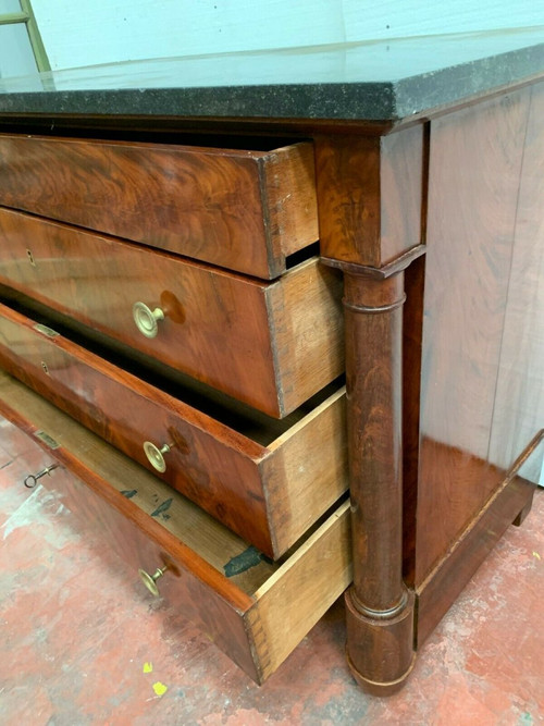 Commode d'époque Empire A Colonnes Détachées XIX Siècle Commode Acajou Flammé