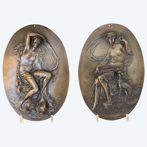 Coppia di grandi medaglioni in bronzo, XIX sec.