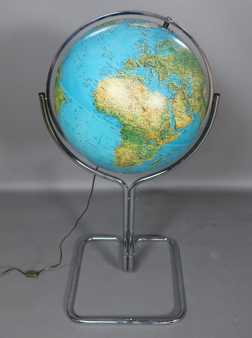 Globe terrestre sur pied