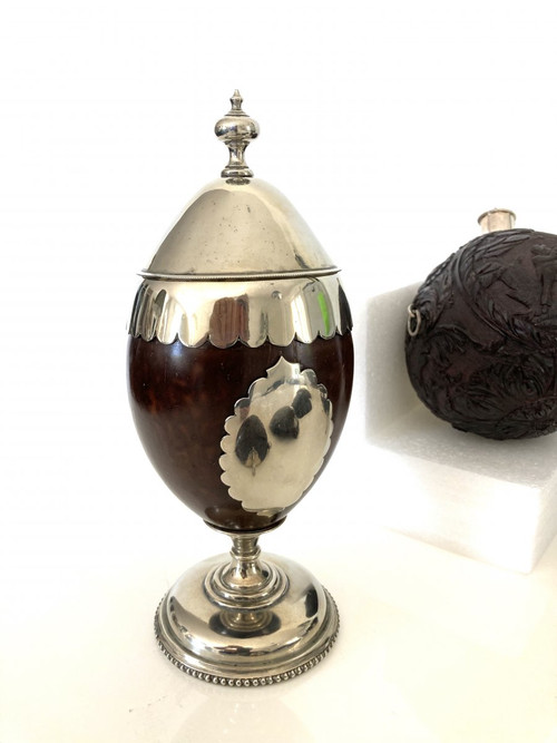Noix de coco - Coupe anglaise montée sur métal argenté (travail anglais )