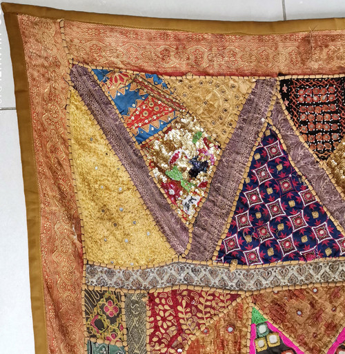 tapisserie Brodée orientale avec un cœur au centre Fin du XIXème siècle