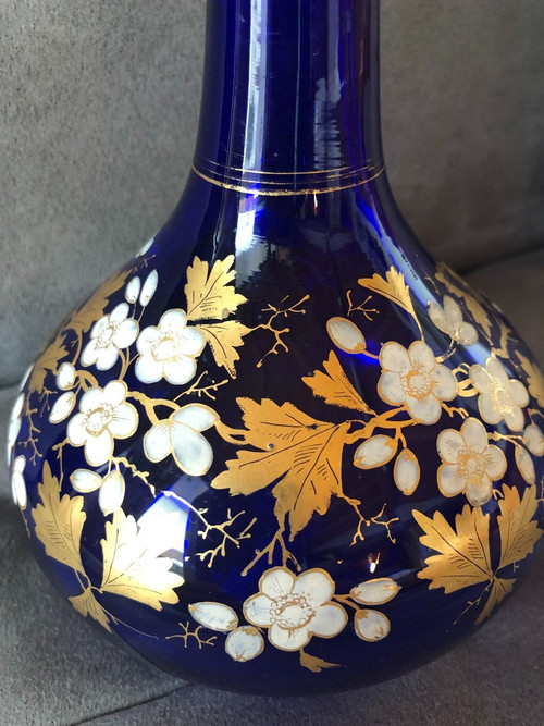 Carafe and its display in Baccarat Crystal