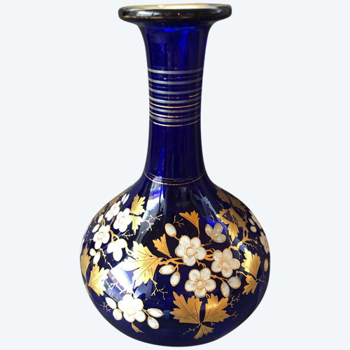 Carafe and its display in Baccarat Crystal