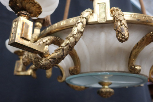 Großer Kronleuchter aus vergoldeter Bronze und Alabaster, spätes 19. Jahrhundert