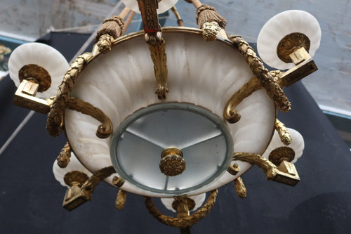Großer Kronleuchter aus vergoldeter Bronze und Alabaster, spätes 19. Jahrhundert