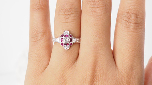 Anello In Oro Bianco, Rubini Calibrati E Diamanti