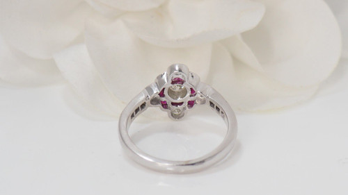 Anello In Oro Bianco, Rubini Calibrati E Diamanti