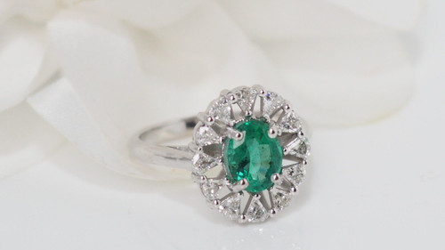 Anello Entourage In Oro Bianco, Smeraldo Ovale E Diamanti
