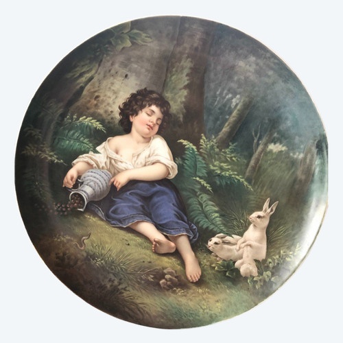 Decorative dish in painted porcelain.
