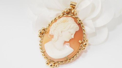 Pendentif Important En Or Jaune Et Camée