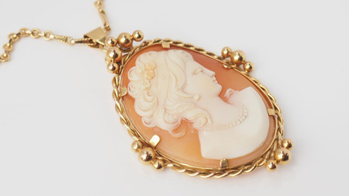 Pendentif Important En Or Jaune Et Camée