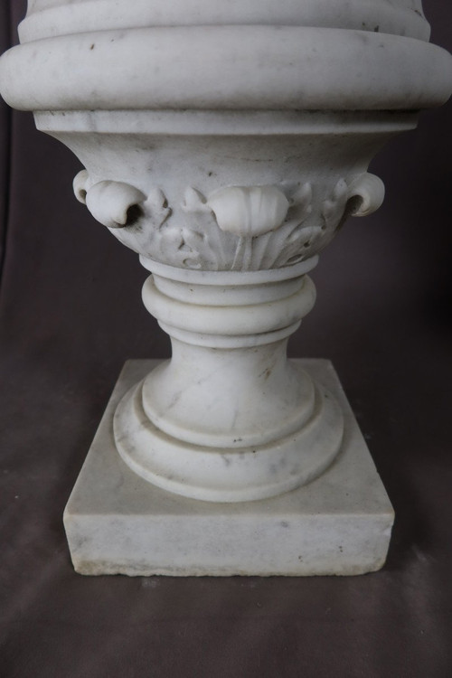Pair Of Medici Vases In Carrara Marble Nineteenth