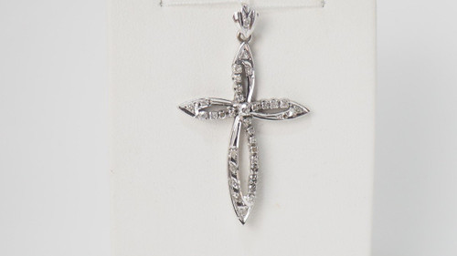 Kreuzanhänger aus Palladium und Diamanten