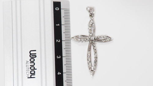 Kreuzanhänger aus Palladium und Diamanten