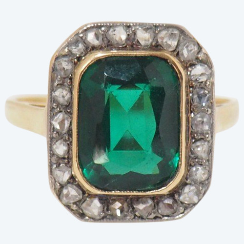 Pompadour-Ring aus Gelbgold, grünem Stein und Diamanten