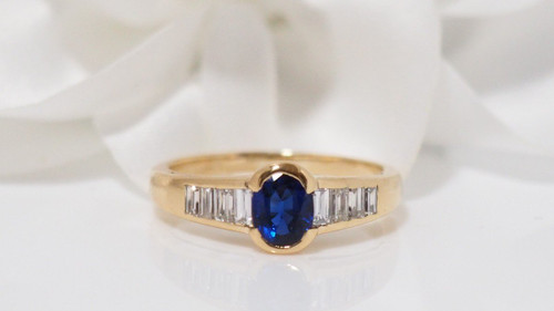 Bague En Or Jaune Saphir Ovale Et Diamants