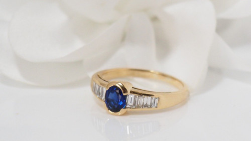 Bague En Or Jaune Saphir Ovale Et Diamants