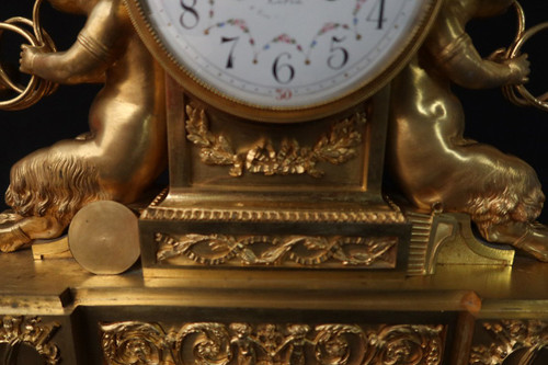 Orologio con putti musicanti in bronzo dorato XIX secolo
