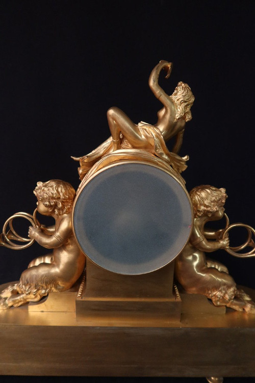 Orologio con putti musicanti in bronzo dorato XIX secolo