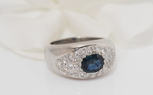 Anello A Fascia In Oro Bianco, Zaffiro Ovale E Diamanti