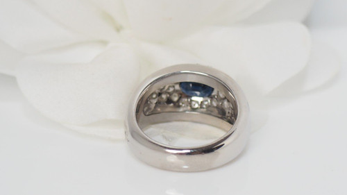 Anello A Fascia In Oro Bianco, Zaffiro Ovale E Diamanti