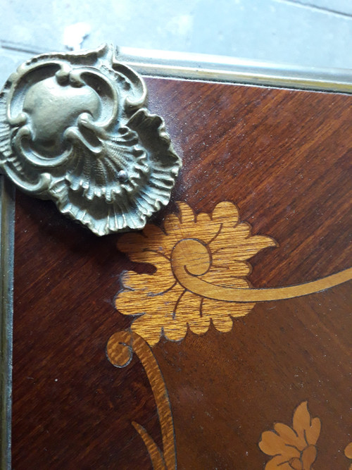 Table à jeux en marqueterie décor fleurs début 20ème