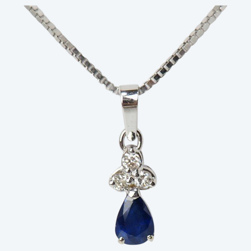 Halskette mit Anhänger aus Weißgold, Saphir und Diamanten