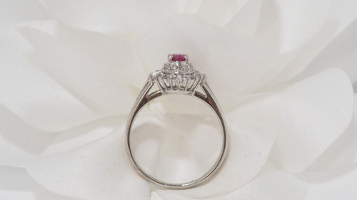 Anello in platino con rubini e diamanti certificati