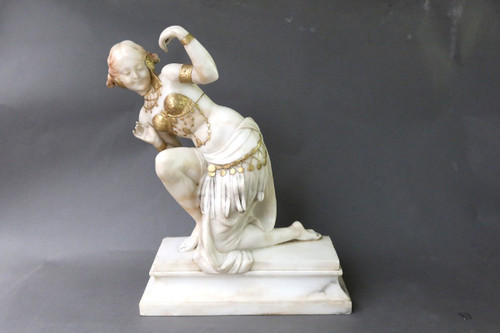 Sculpture en albâtre d'une danseuse orientale, signature JB Laroche