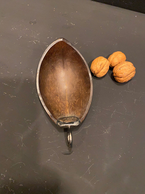 Coupe à boire en noix de coco sculptée