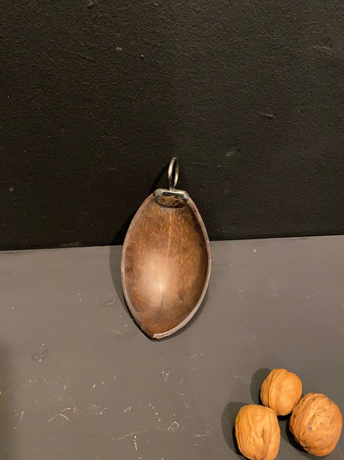 Coupe à boire en noix de coco sculptée
