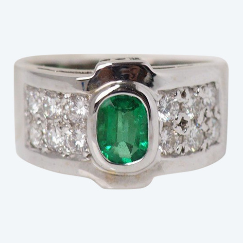 Anello in oro bianco, smeraldo e diamanti