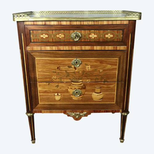 Kleine Kommode im Louis XVI-Stil
