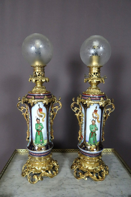 Paire De Lampes En Porcelaine de Bayeux  Et Bronze Doré XIXe siècle