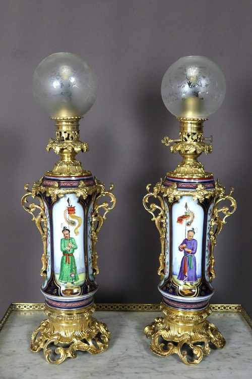 Paire De Lampes En Porcelaine de Bayeux  Et Bronze Doré XIXe siècle