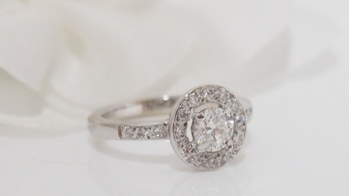 Anello in oro bianco e diamanti